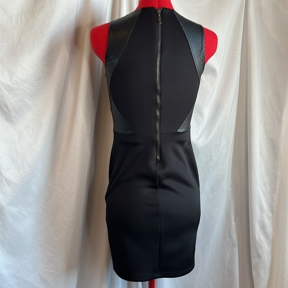 XS10 Suzy shein sleeveless leather like detailed dress - Picture 6 of 13